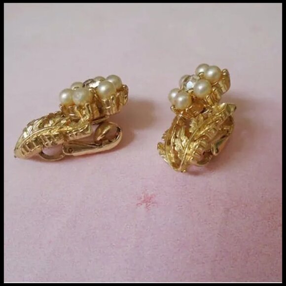 Vintage Coro Faux Pearl Rhinestone Clip On Earrings, Small Clipons, Retro Bridal - Picture 5 of 13